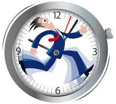Homme d'affaires courant à l'intérieur d'une montre géante.
